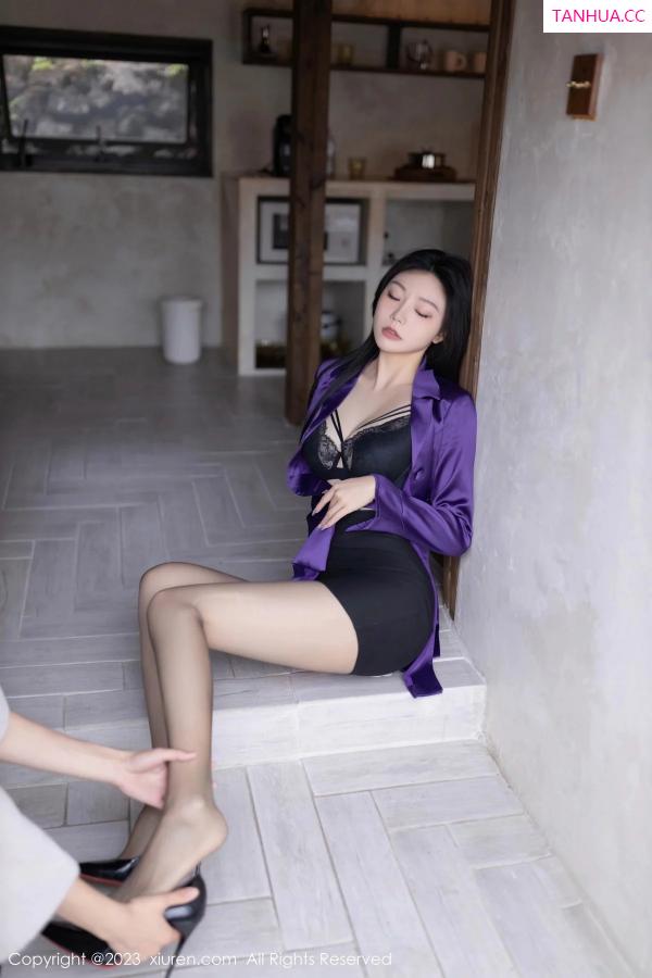 安然Maleah  [XiuRen]高清写真图 2023.12.12 No.7798 安然anran 黑丝美腿第6张图片